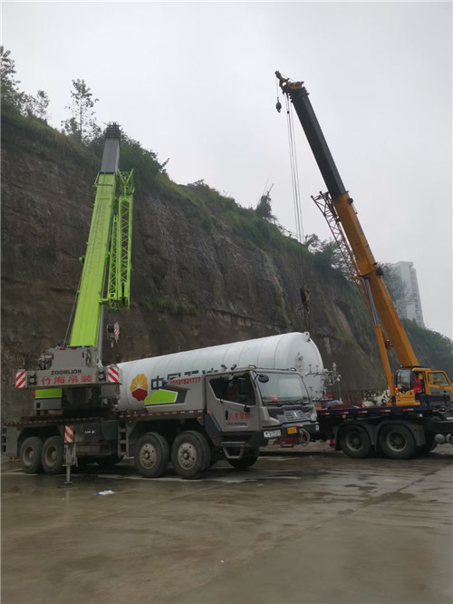 抚远市“不怕风雨冻”—— 吊车的 “恶劣环境适应” 技术